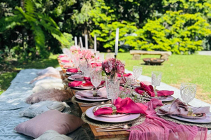 Melbourne - Luxurious pop up picnic at Fitzroy gardens