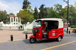 Mexico City: Tuk Tuk Tour from Condesa to Hipódromo