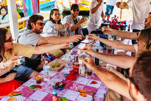 Xochimilco: tour en bote tradicional, cultura y diversión.