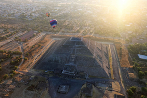 Mexico City: Fly over the impressive pyramids of Teotihuacan in a hot air balloon