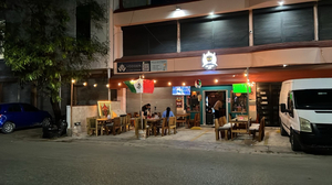 Tiki Island Bar Cancún