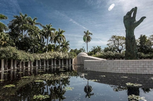 History through Architecture Private Tour with Transport