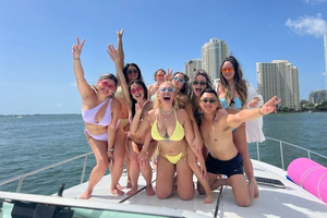 Miami Beach Luxury Yacht Adventure: Explore Stunning Coastline