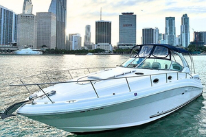 Miami Private Yacht Rental 2 to 4 hours for 12 people