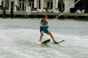 One Hour Waterskiing Lesson: Ultimate Miami Thrills