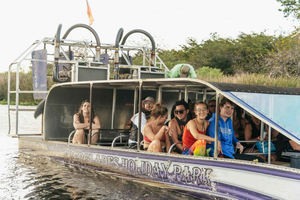 Fra Everglades Airboat, Wildlife Show og busstransport