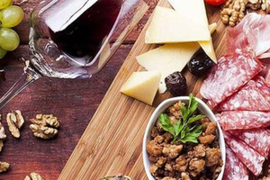 Brera Neighborhood Guided Food Tour with Wine