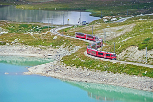 From Lake Como or Milan: Bernina Red Train Tour to St.Moritz