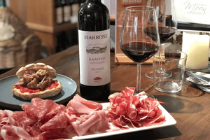 Milan: Aperitivo with Tasting Plate & Glass of Wine