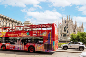 Milano: Sightseeing Hop-On Hop-Off bussi ääniopastuksella.