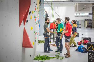 Milan: Indoor Climbing Adventure with Instructor Support