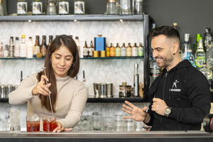 Milan: Mixology course for beginners with an aperitif