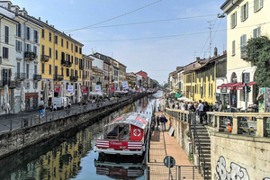 Milano: tour in barca dei Navigli con aperitivo