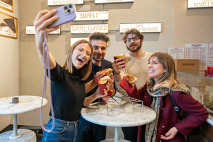 Milan: Sunset Navigli Food and Drinks Tour with a Local