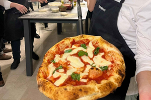 Pizza and Tiramisu Cooking Class with Wine in Milan