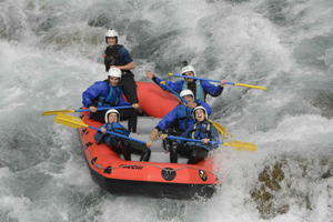 Valsesia (Piemonte): esperienza di rafting in acque bianche