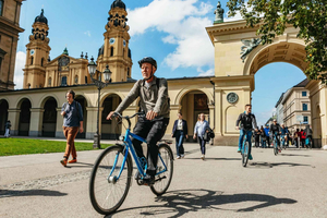 Munich : visite citadine guidée à vélo avec arrêt dans un café en plein air