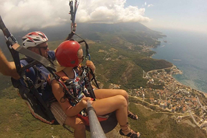 Becici: Panoramic and Adrenaline Tandem Paragliding Flight