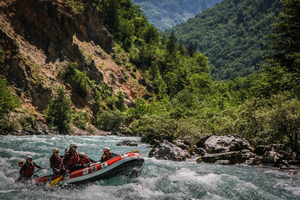 Depuis Budva : rafting sur la Tara avec petit déjeuner et déjeuner