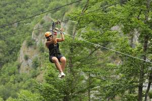 TARA BRIDGE : la tyrolienne la plus longue et la plus rapide