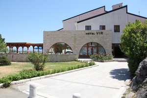 Hotel Vir