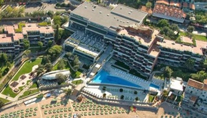 Maestral Resort & Casino