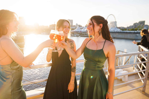 Montreal: avondcruise met dj en dansvloer