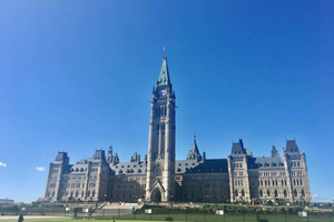 Montreal: Private Day Tour to Ottawa