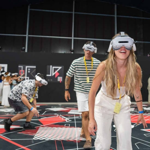THE BLACK MIRROR™ EXPERIENCE – Gather your team. Dive into the intrigue