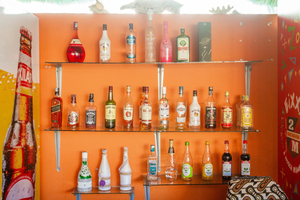 Jenny's Bar, Restaurant & Guest Rooms