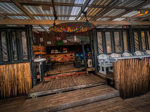 Pintos Beach Bar