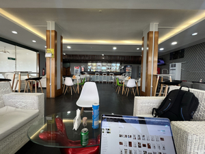White Lounge Bar e Restaurante