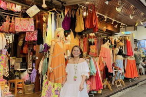 Exclusive Half-Day Shopping Tour with Guide