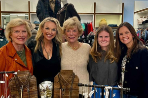 Guided Shopping Experience With Expert Female Guide