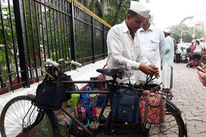 Møt Dabbawalas Besøk Dhobi Ghat og slummen med togtur