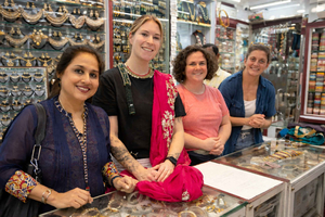 shopping di moda indiana con una stilista personale