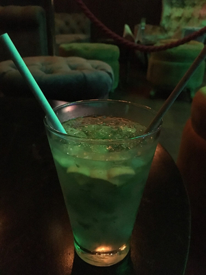 B - Lounge