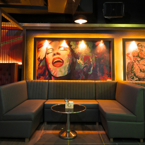 C7 Lounge & Bar