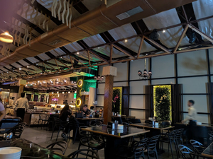 Glass House Lounge - Malad