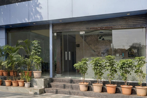 Townhouse by OYO LBS Road BKC Formerly Royal Palace