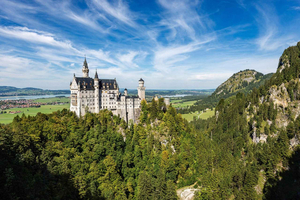 From Munich: Private Tour to Neuschwanstein Castle with Meal