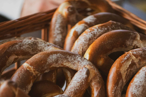 Innsbruck: Walking Traditional Food Tour