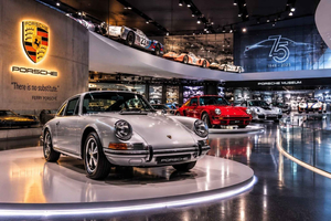 Tour privado a los museos de Mercedes-Benz y Porsche desde Múnich