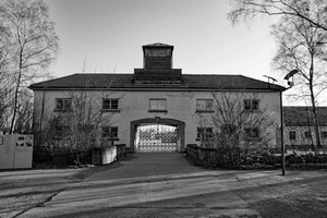 Munich: Dachau Memorial Site & Town Guided Tour