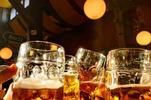 München: Oktoberfest-rondleiding met biertenttafel en maaltijd