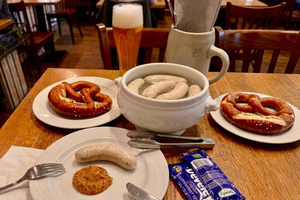 Old Town Food Tour with Beer & Dessert
