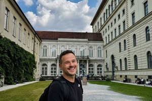 Peter's Old Town Tour – History, Lanes, and the Residence / max 8 people