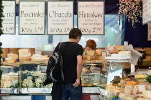 Peter's Trendy Neighborhood, Platz'l & Viktualienmarkt: Street Food & Cafe Tour / 4h