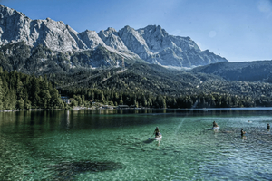 Monachium: prywatna wycieczka 1-dniowa nad Eibsee, do Wąwozu Partnach i Mittenwaldu