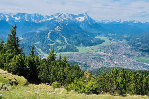 Scenic Hike in Alps for Beginners in Garmisch